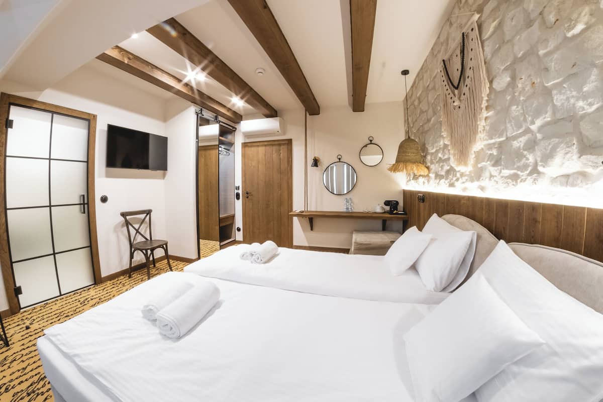 Deluxe kamer | Luxe beddengoed, verduisterende gordijnen, gratis wifi, beddengoed