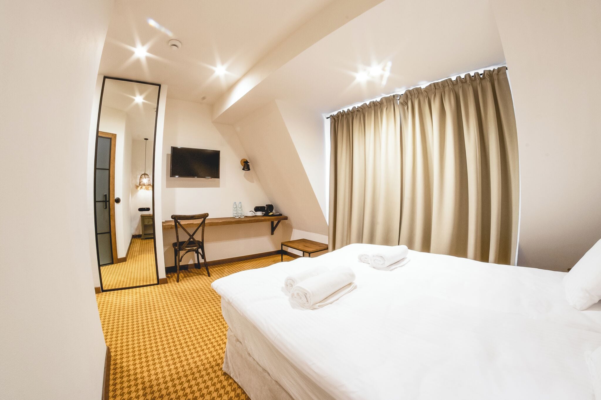 Literie de qualité supérieure, rideaux occultants, Wi-Fi gratuit