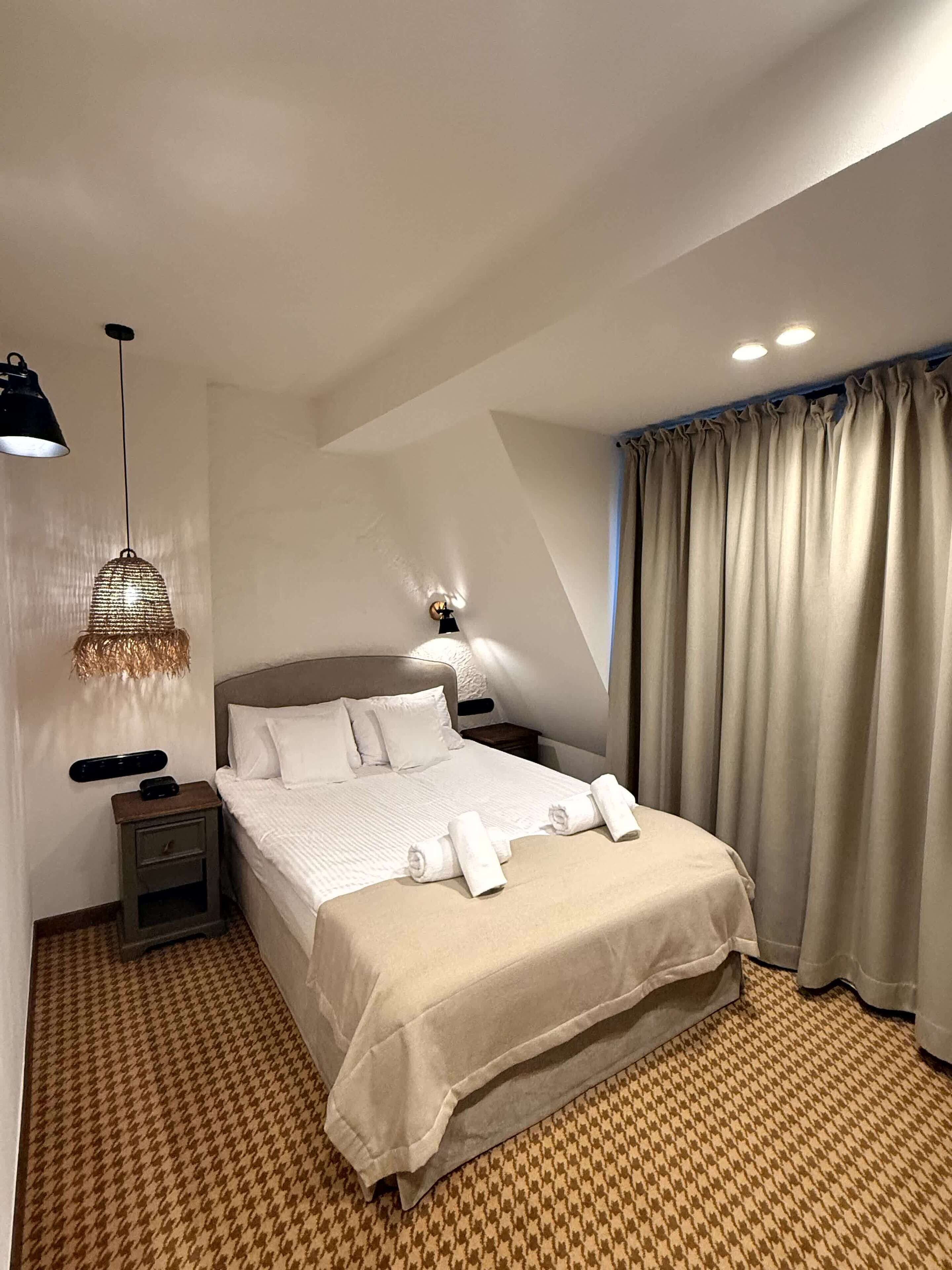 Deluxe Room | Premium bedding, blackout drapes, free WiFi, bed sheets