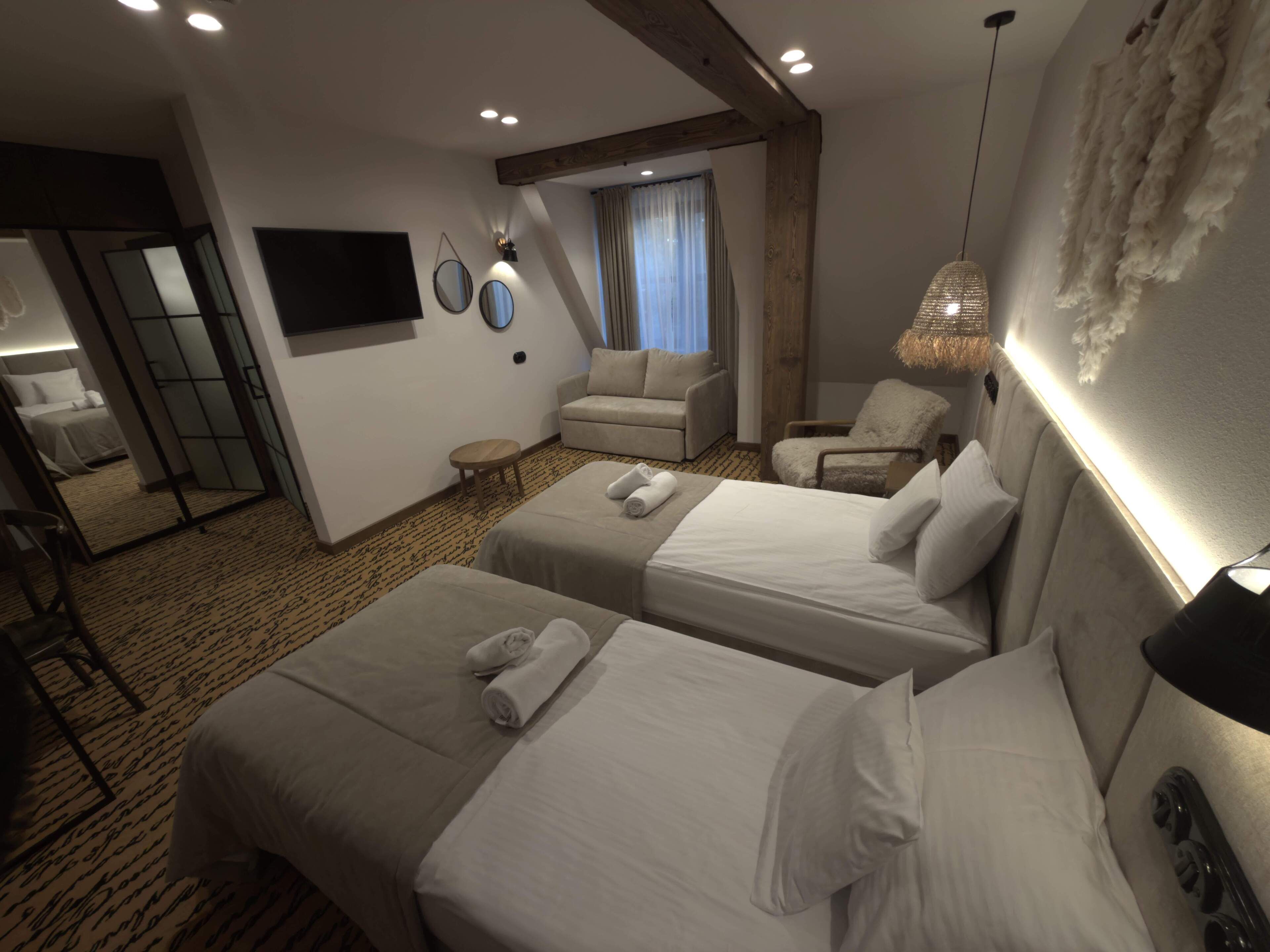 Deluxe Room | Premium bedding, laptop workspace, blackout drapes, free WiFi