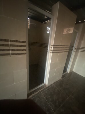 Shower, free toiletries, towels - Go Bedouin camp (Wadi Rum)
