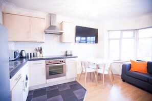 Apartment, 3 Bedrooms | Shared kitchen | Fridge, microwave, oven, dishwasher - St James Apartments (Southampton)