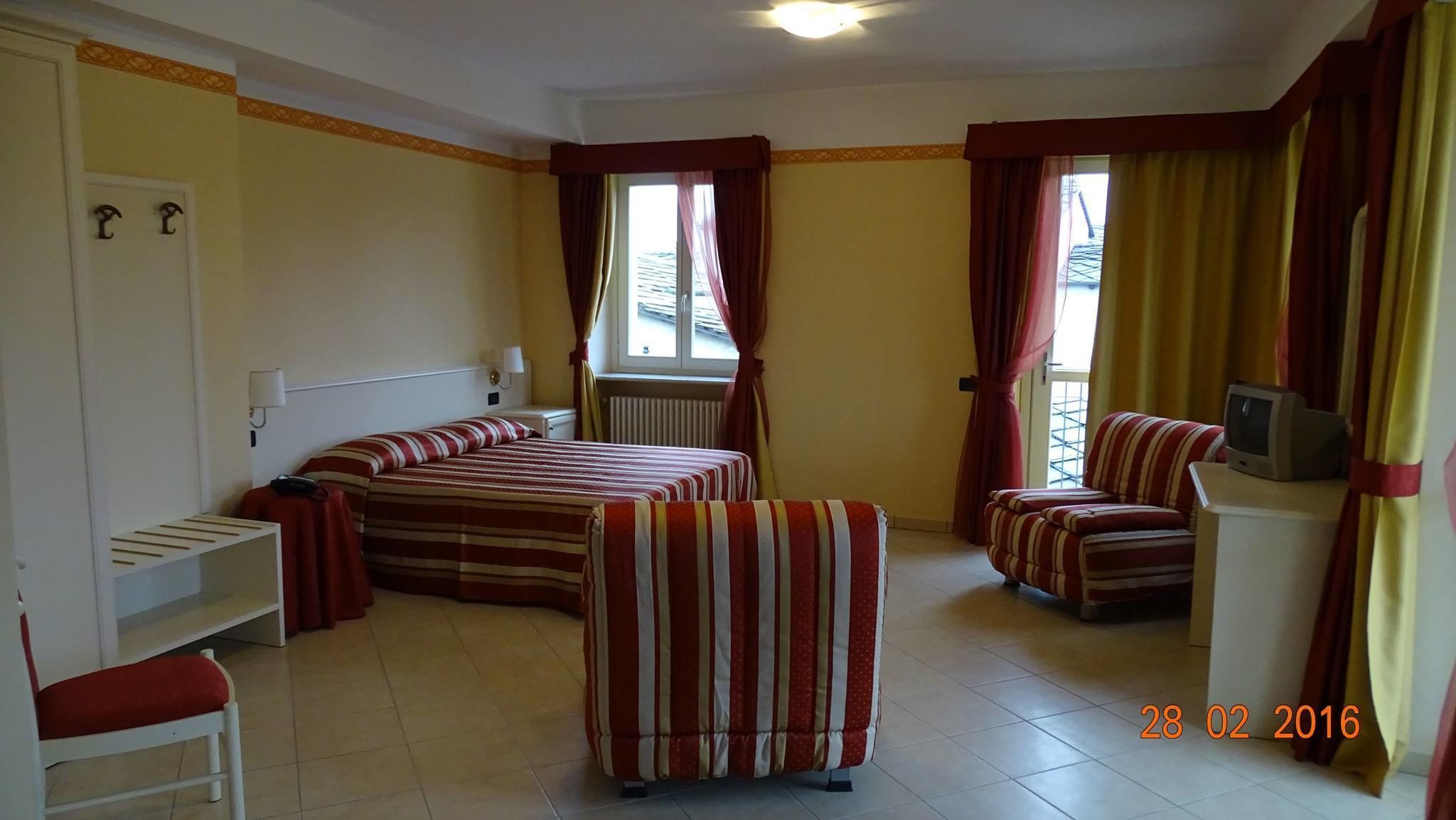 Free cots/infant beds, free WiFi