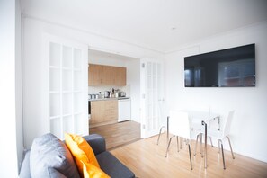 Dining - Kingston Apartments (Southampton)