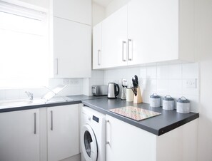 Apartment, 2 Bedrooms | Private kitchen - Itchen Bridge Apartments (Southampton)