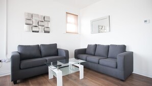 Appartement, 3 chambres | Aire de séjour