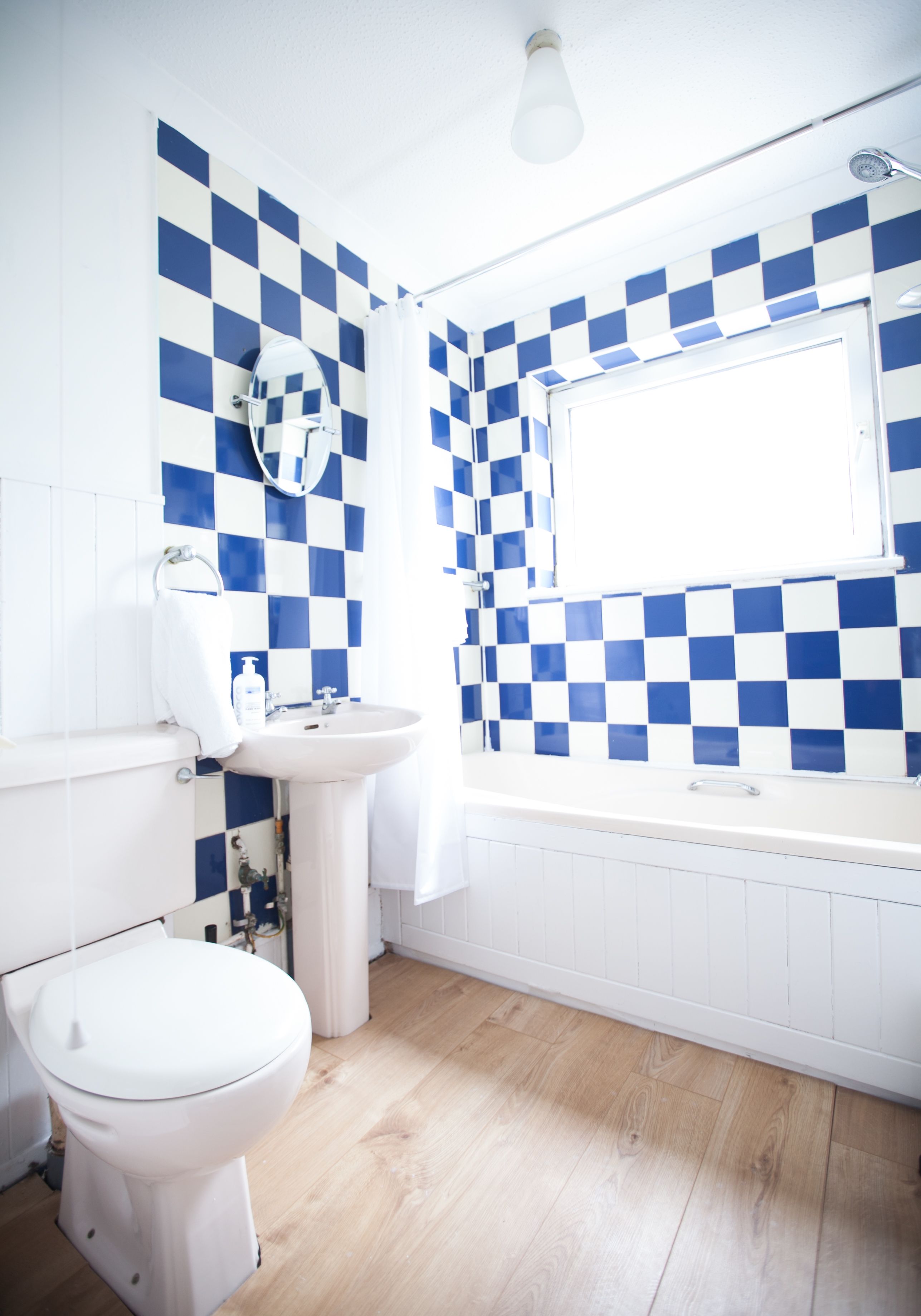 Combined shower/tub, deep soaking tub, free toiletries, hair dryer
