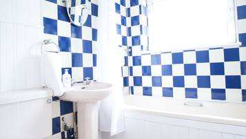 Combined shower/tub, deep soaking tub, free toiletries, hair dryer