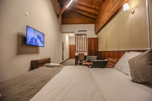 套房, 露台, 海景 | 房內夾萬、手提電腦工作�空間、熨斗/熨衫板、摺床/加床 (收費)