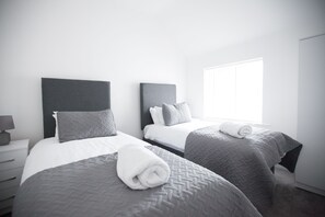 Desk, iron/ironing board, free WiFi, bed sheets - Queen Victoria House (Southampton)