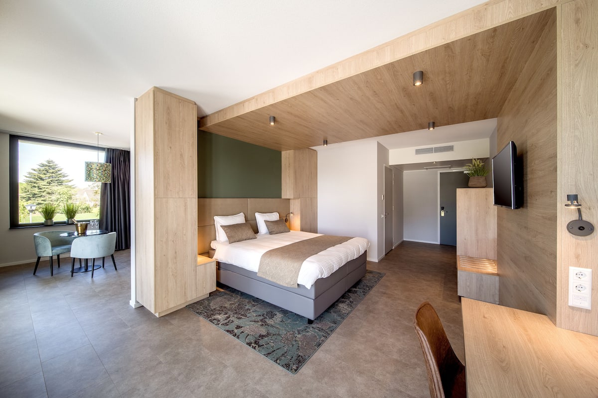 Suite, Balcony | Minibar, in-room safe, desk, blackout curtains