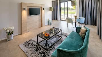 Suite, Balcony | Living area | Flat-screen TV