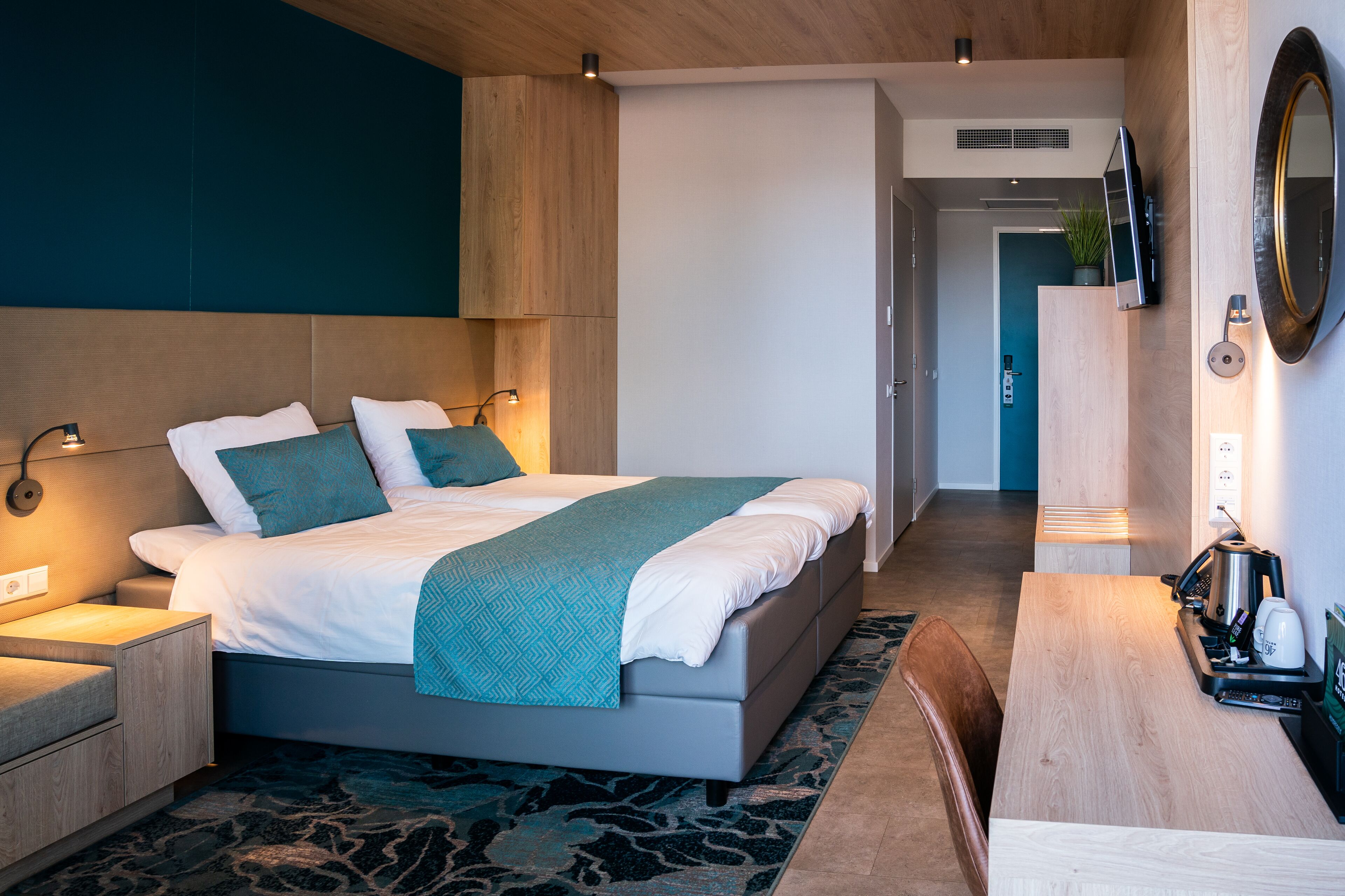 deluxe double room, balcony | minibar, in-room safe, desk, blackout curtains