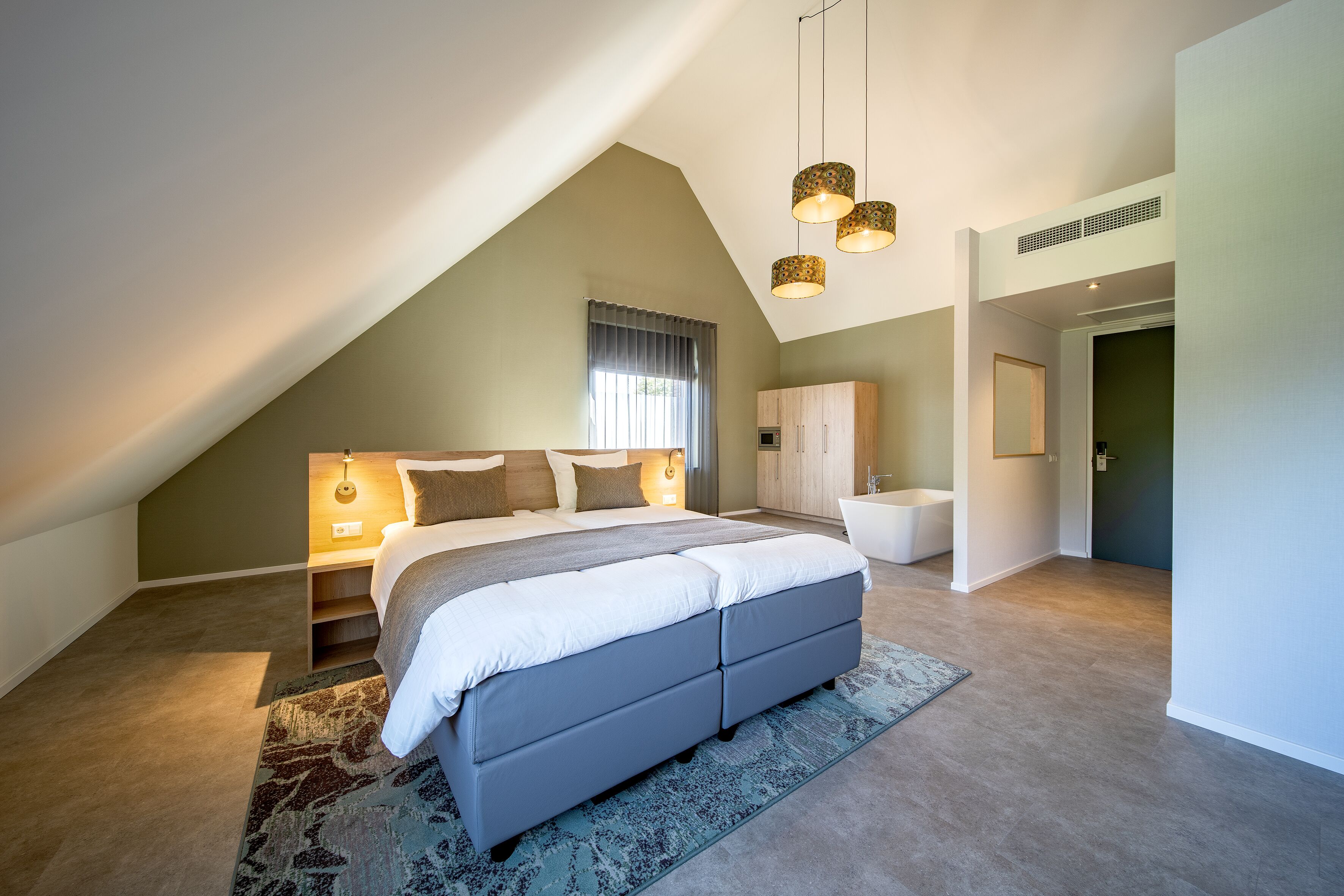 Family Room | Minibar, in-room safe, desk, blackout curtains