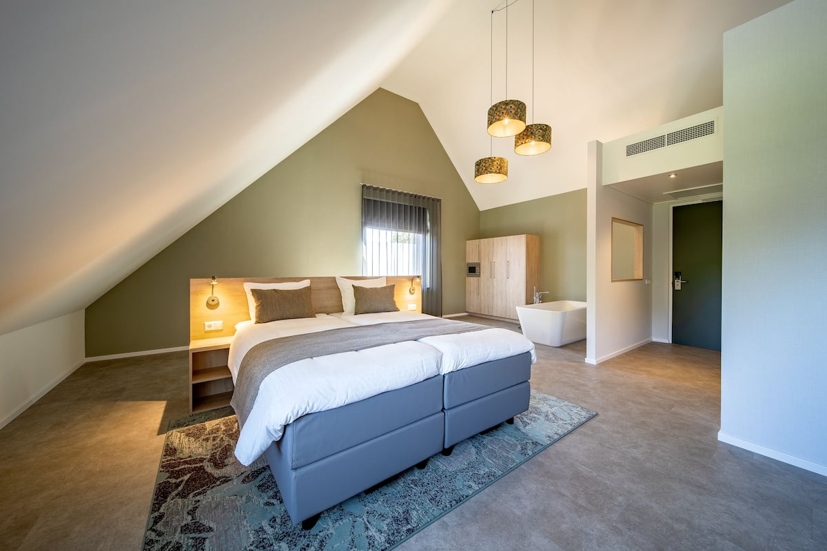 family room | minibar, in-room safe, desk, blackout curtains