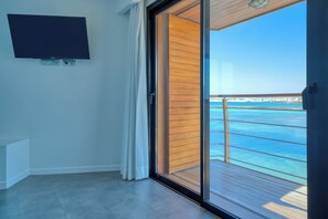 Kahden hengen premium-huone, parveke, valtamerinäköala | Terassi/patio