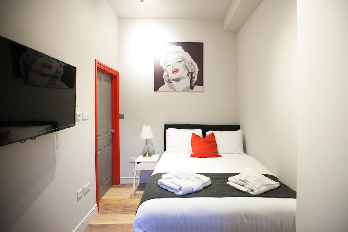 2 bedrooms, desk, iron/ironing board, free WiFi