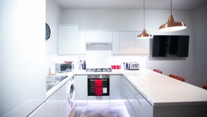 Refrigerador, microondas, horno y lavavajillas 