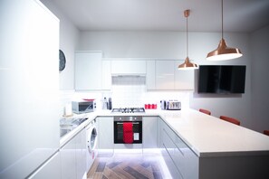 Fridge, microwave, oven, dishwasher - Mayflower (Southampton)