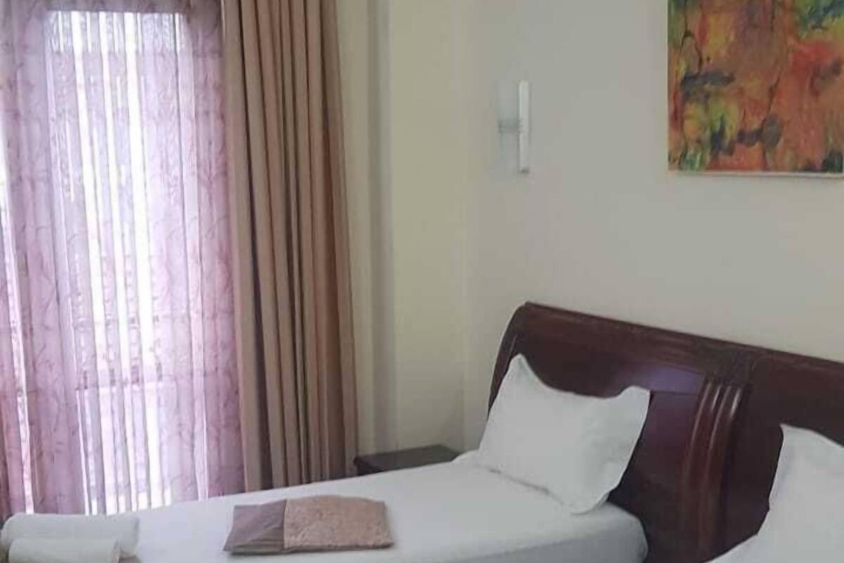 Basic Room, 2 Twin Beds, Non Smoking | In-room safe, rollaway beds (surcharge), WiFi (free), bed sheets