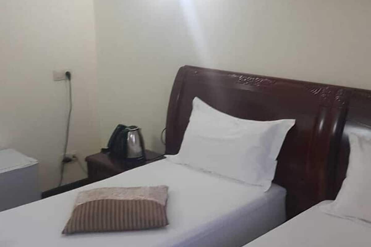 Basic Room, 2 Twin Beds, Non Smoking | In-room safe, rollaway beds (surcharge), WiFi (free), bed sheets