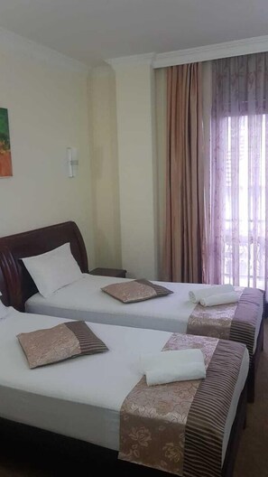 Phòng cơ bản, 2 giường đơn, không hút thuốc | Két bảo mật tại phòng, giường gấp/giường phụ (phụ phí) 