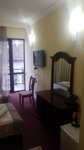 Triple Room | In-room safe, rollaway beds, free WiFi, bed sheets - Vanilla Hotel (Batumi)