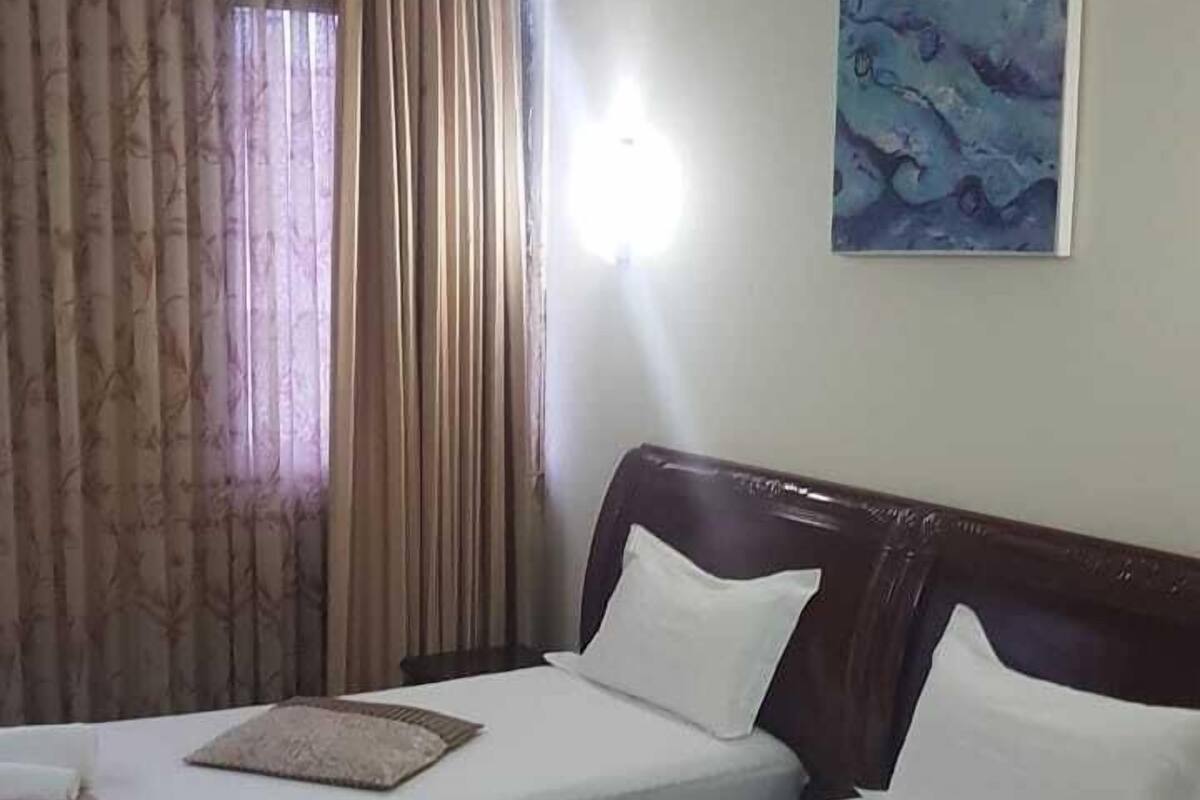 Basic Room, Non Smoking | In-room safe, rollaway beds (surcharge), WiFi (free), bed sheets