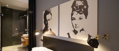 Apartment, 1 Bedroom | 1 bedroom, desk, iron/ironing board, free WiFi