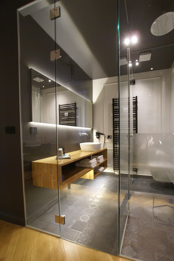 Deluxe Apartment, 1 Bedroom | Bathroom