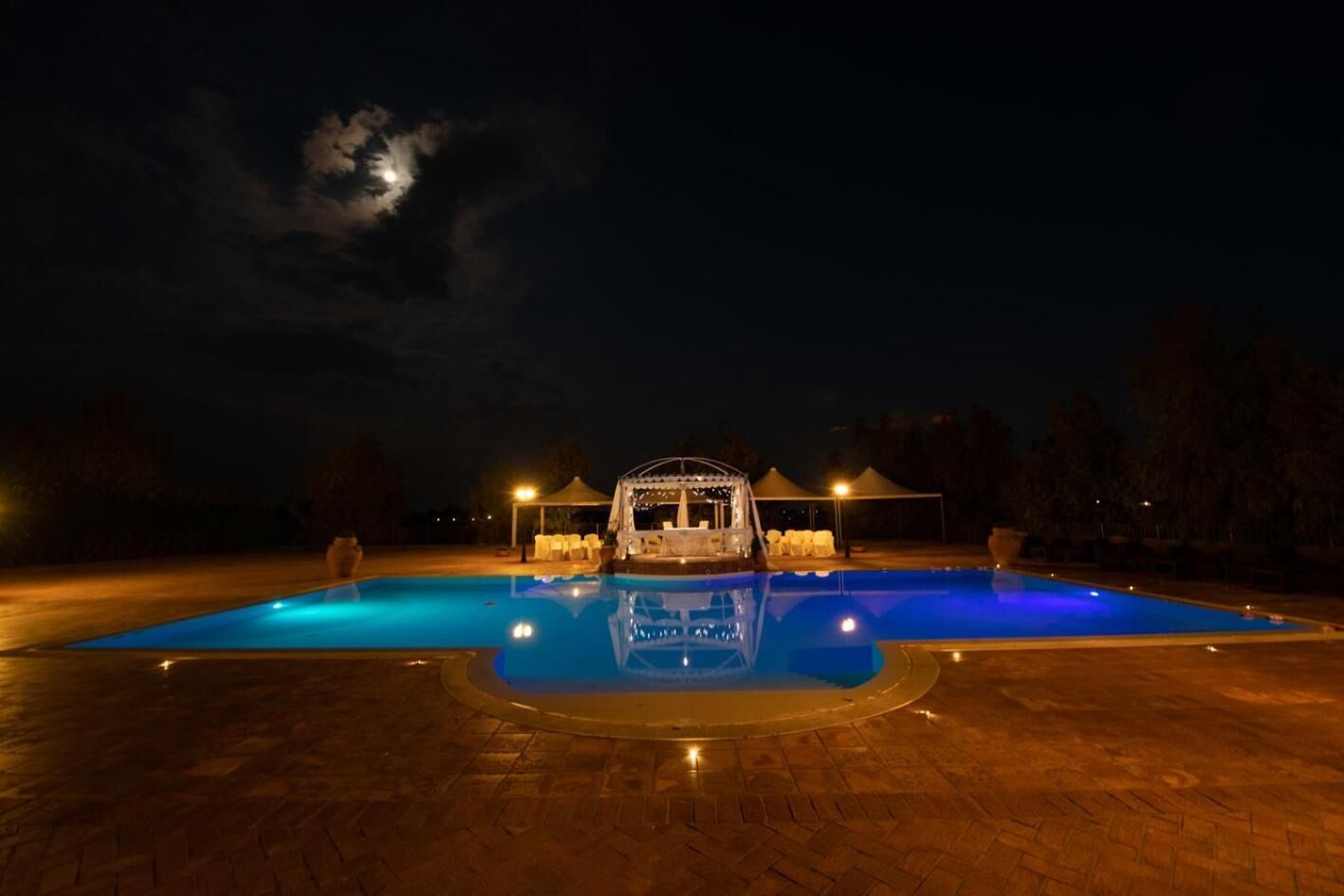 Seasonal outdoor pool, open 6:00 AM to 6:00 PM, pool umbrellas