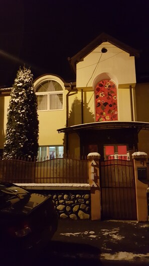 ด้านหน้าที่พัก