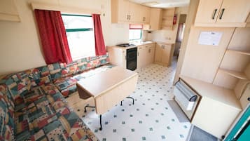 Mobile Home, 2 Bedrooms (Willow) | Living area