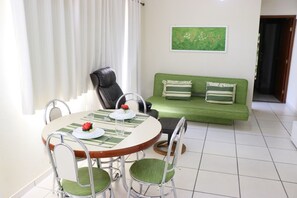 Comfort-Zimmer, 1 Schlafzimmer | 1 Schlafzimmer, individuell dekoriert, individuell eingerichtet