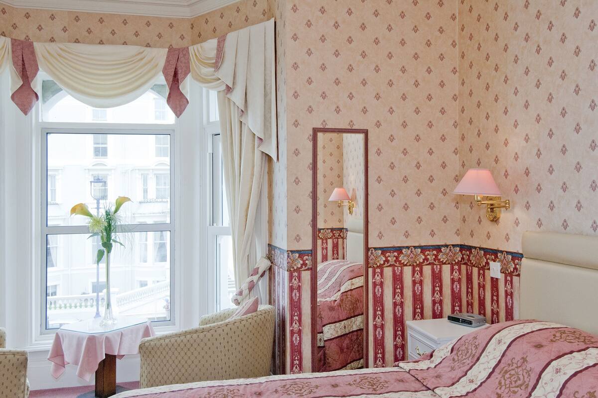 Iron/ironing board (on request), bed sheets