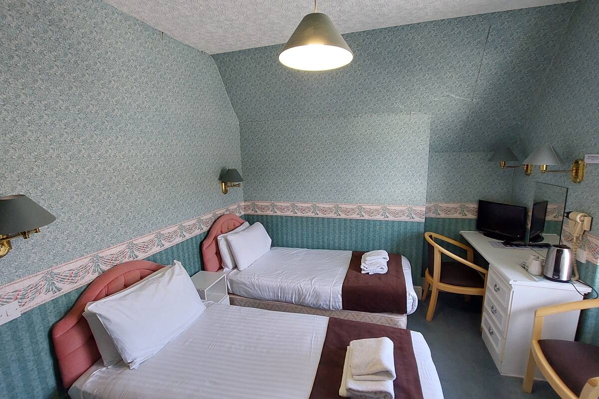 basic twin room, 2 single beds, non smoking | iron/ironing board, bed sheets