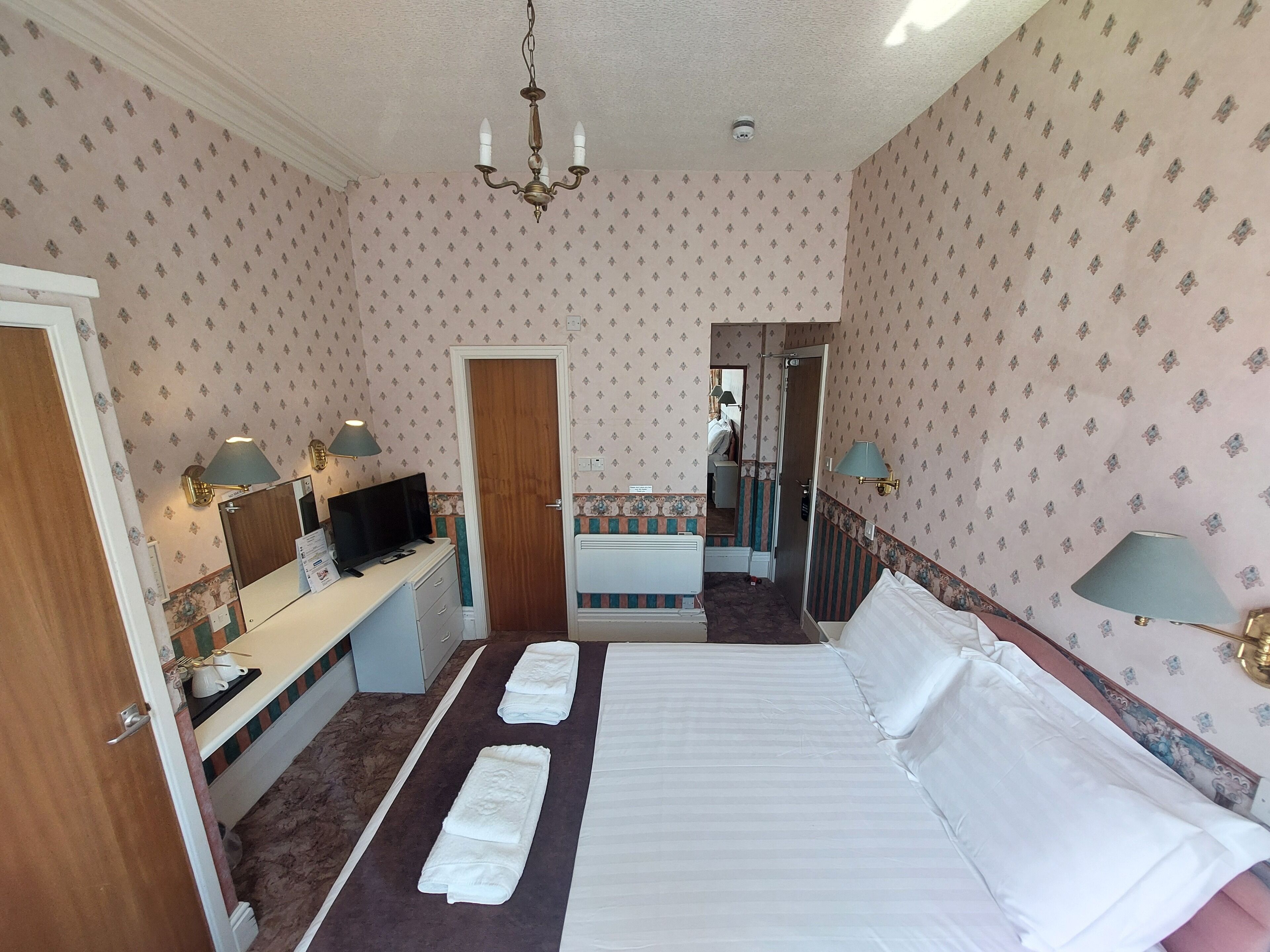 Photo - White Heather Hotel