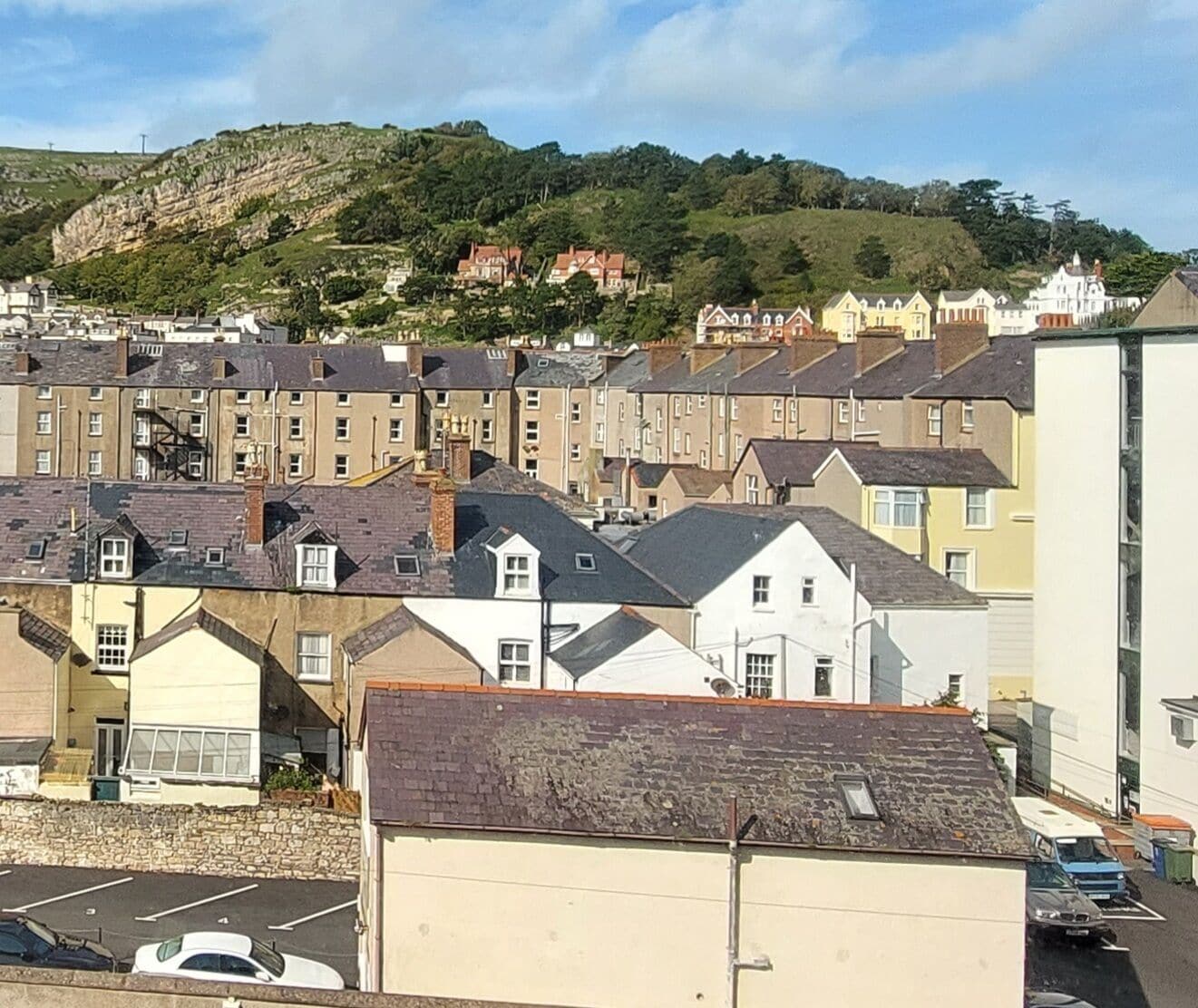 basic twin room, 2 single beds, non smoking | iron/ironing board, bed sheets