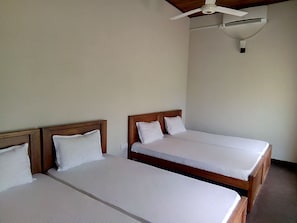 Deluxe Quadruple Room, Garden View