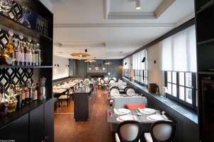 Se ofrece un desayuno bufé (12 EUR por persona)