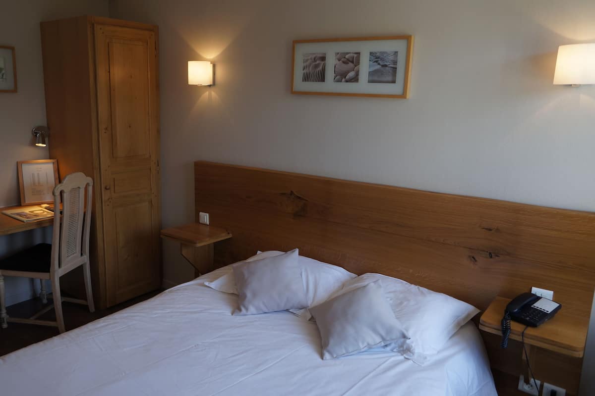 Superior Double Room, Non Smoking | Blackout drapes, iron/ironing board (on request), WiFi (free)