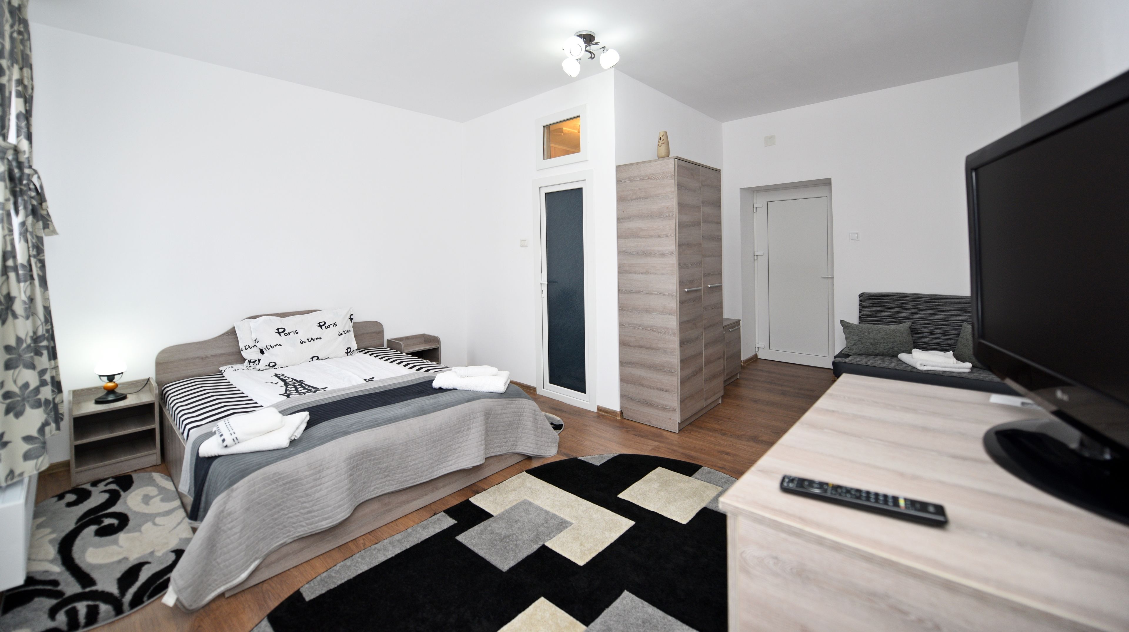 Phòng 3 | Bàn, bàn ủi/dụng cụ ủi quần áo, truy cập Internet không dây miễn phí 