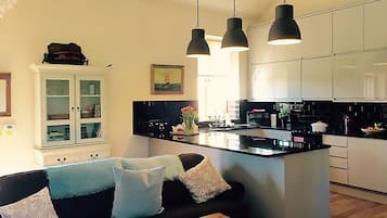 LACKFORD LAKES BARNS: WELL COTTAGE | Private kitchen | Fridge, microwave, oven, stovetop