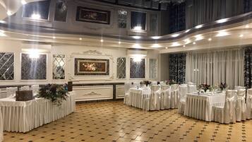 Se sirven comidas y cenas