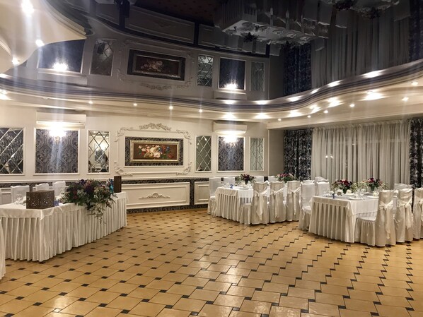 Dîner et souper servis sur place