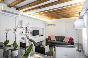 Appartement, 1 chambre, vue canal | Salle de séjour