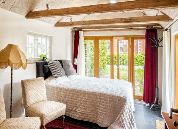 Deluxe Room | Living area