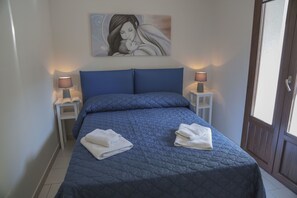 1 bedroom, soundproofing, iron/ironing board, free cots/infant beds - Casa Rinuccia (Cefalù)