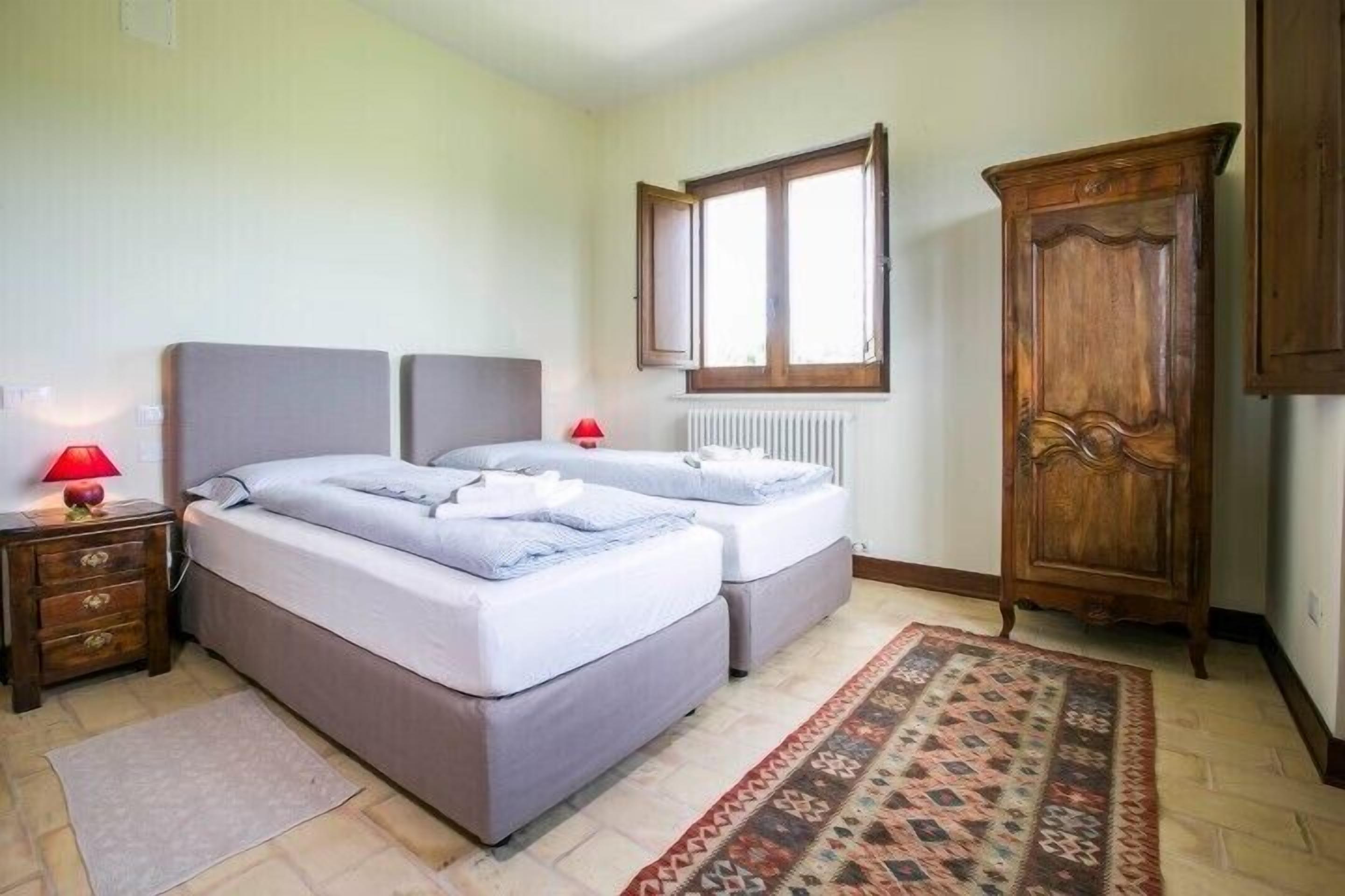 Familiekamer | Een bureau, verduisterende gordijnen, extra bedden (toeslag), beddengoed