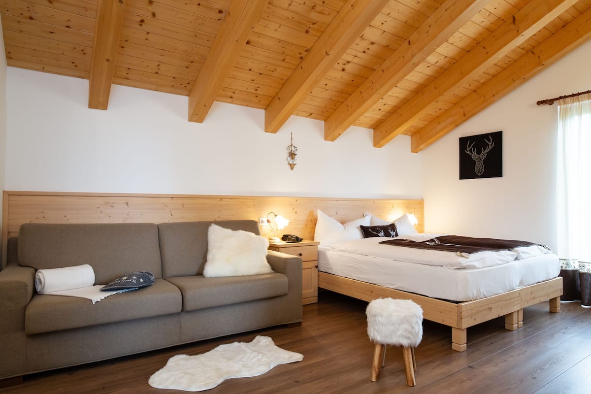 Tripla Junior, vista montagna | Una cassaforte in camera, tende oscuranti, insonorizzazione